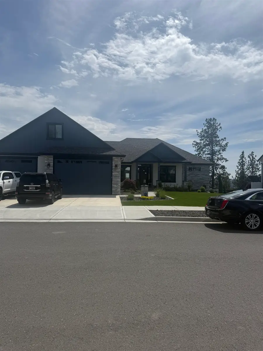 4209 W Pine Cliff Dr, Spokane, WA 99208 - #2