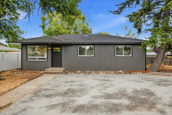 8309 E Knox Ave, Millwood, WA 99212