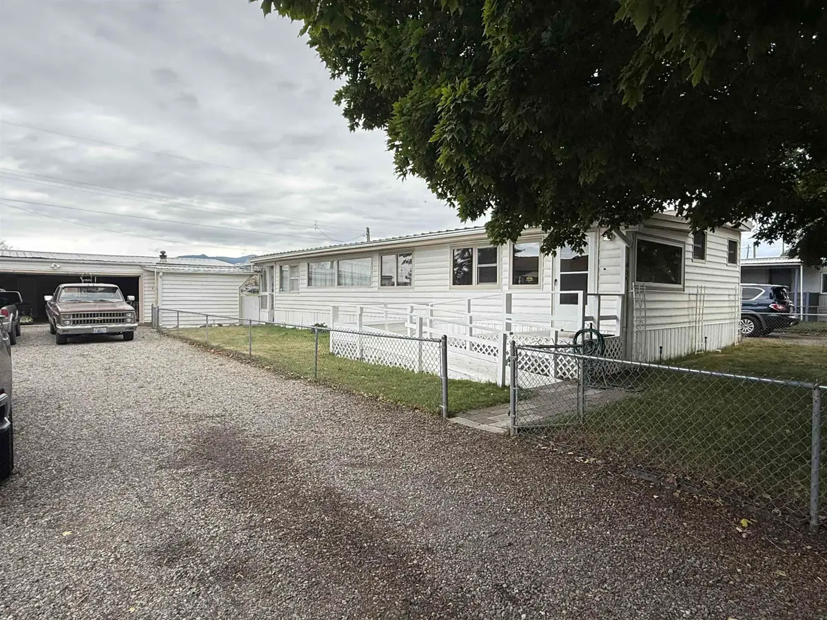 424 N Hodges Rd, Greenacres, WA 99016 - #1