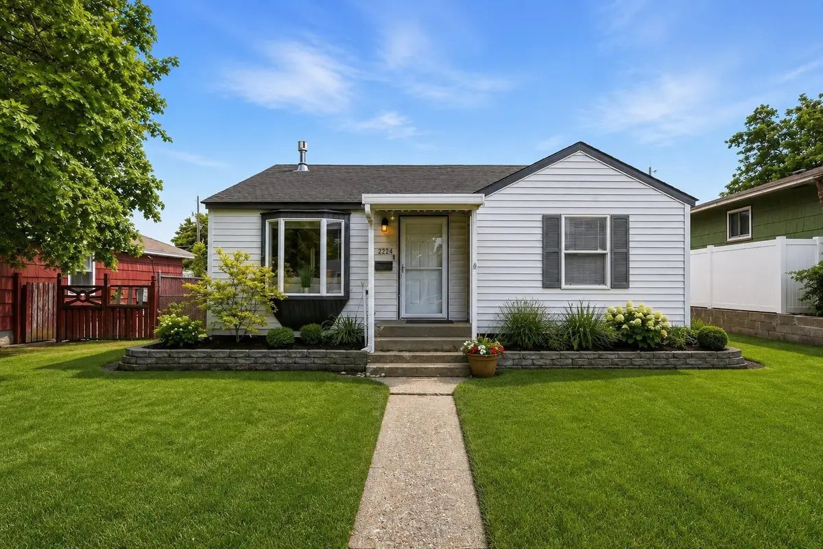 2224 W Sanson Dr, Spokane, WA 99205 - #1