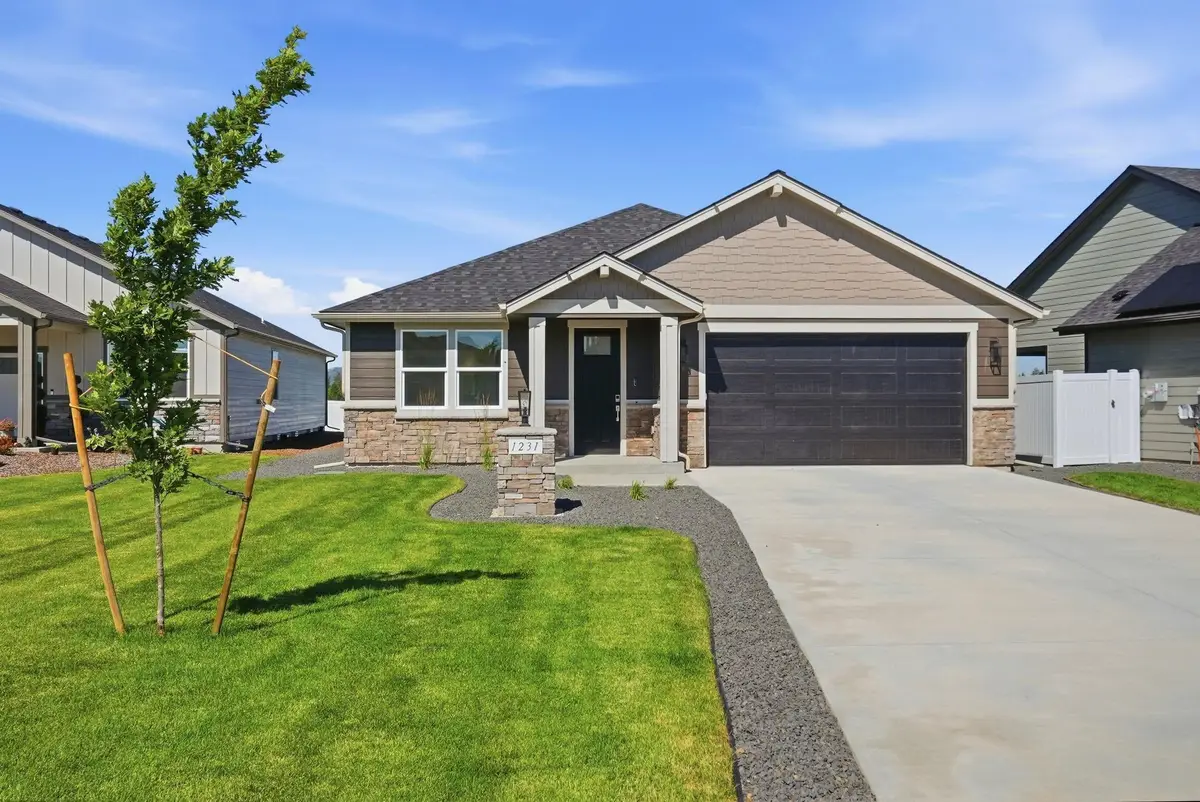 1231 N High Desert Dr, Deer Park, WA 99006 - #1