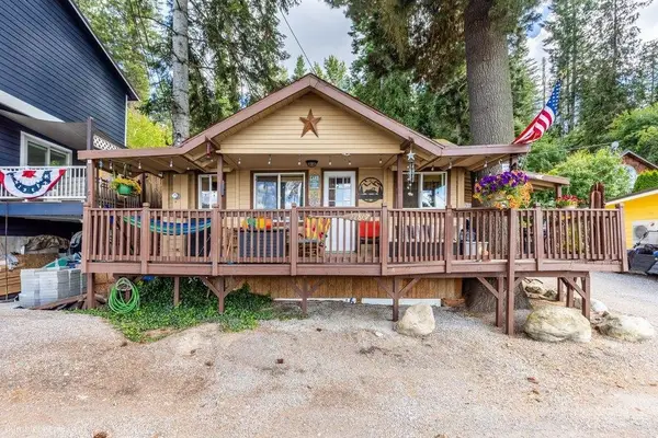 22807 E Park Beach Rd, Newman Lake, WA 99025