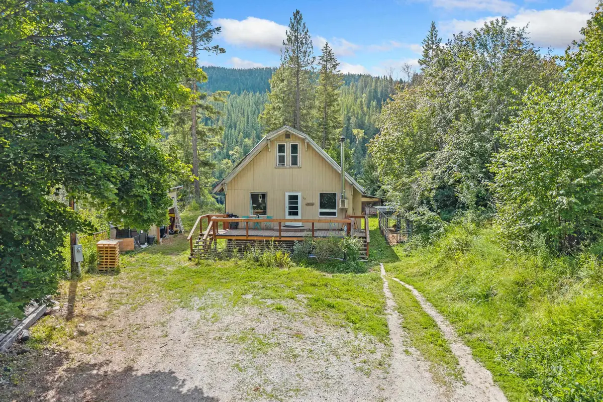 102 Washington St, Metaline Falls, WA 99153 - #1