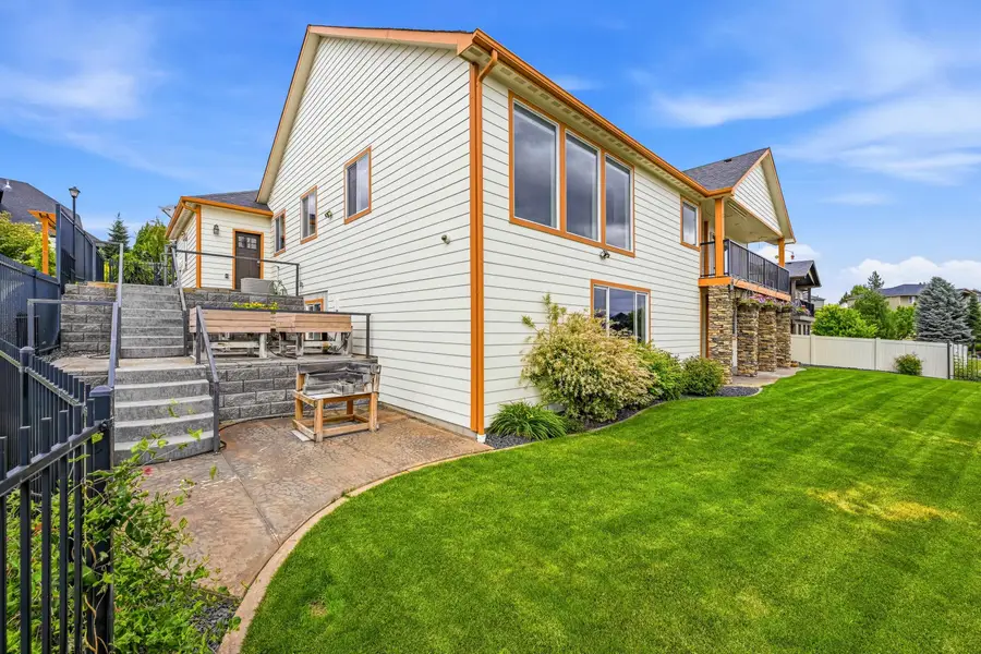 8604 E Black Oak Ln, Spokane, WA 99217 - #2