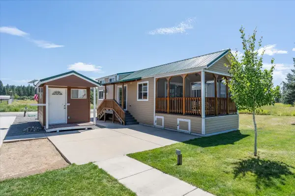 455 Guinevere Dr, Usk, WA 99180