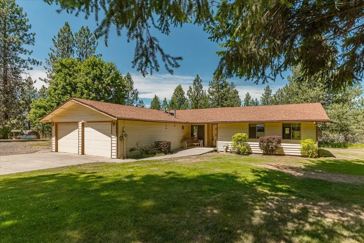 37079 Knotty Pine Ln Ln, Davenport, WA 99122 - #1