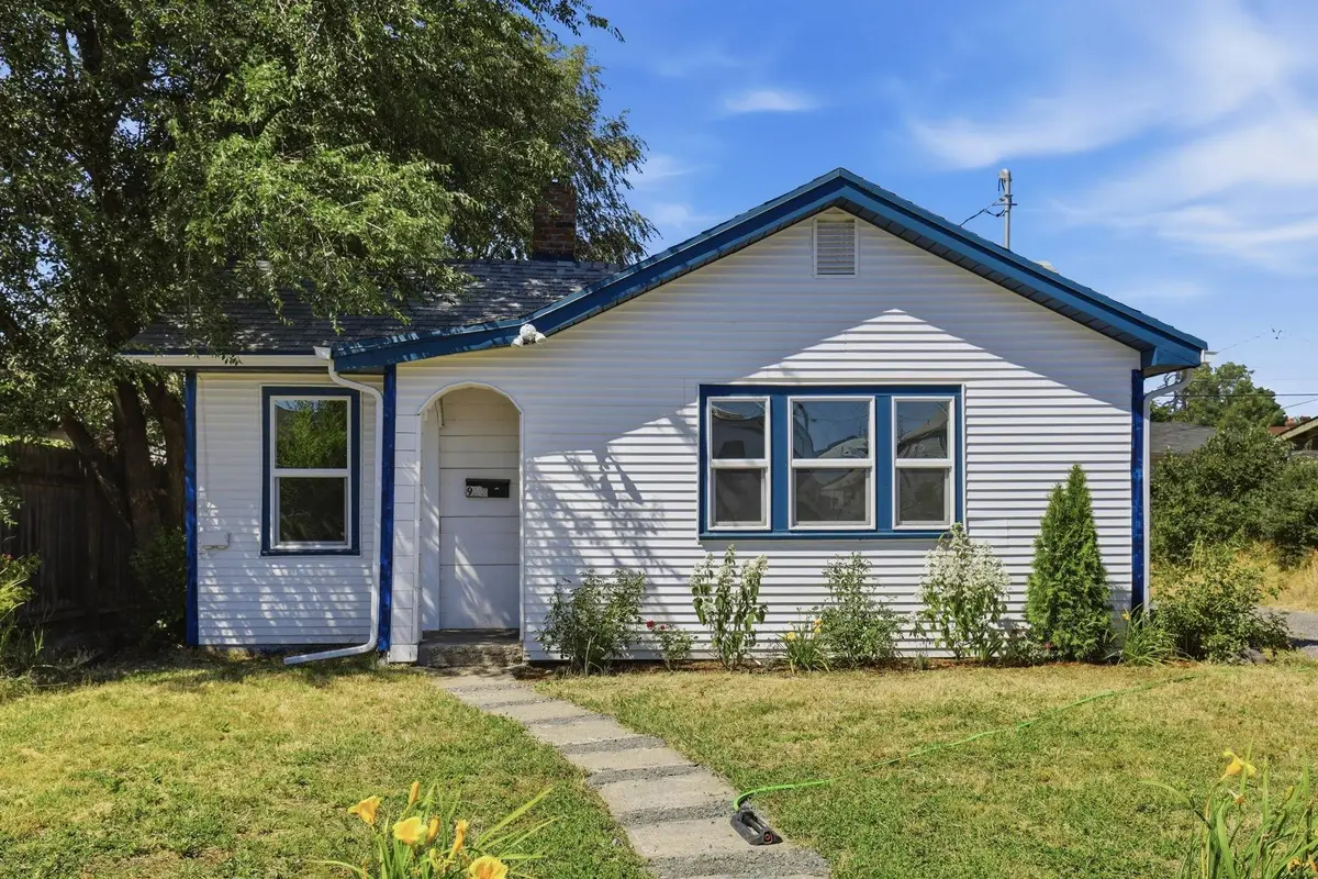 923 E Courtland Ave, Spokane, WA 99207 - #1