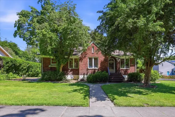 1027 E 17th Ave, Spokane, WA 99203