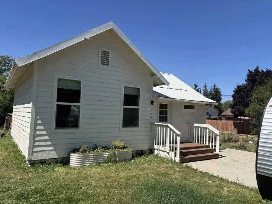 706 11th St, Davenport, WA 99122 - #3