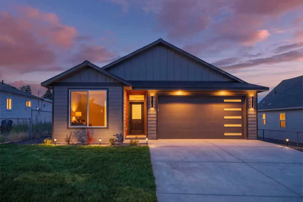 2011 E Longfellow Ave, Spokane, WA 99207 - #1