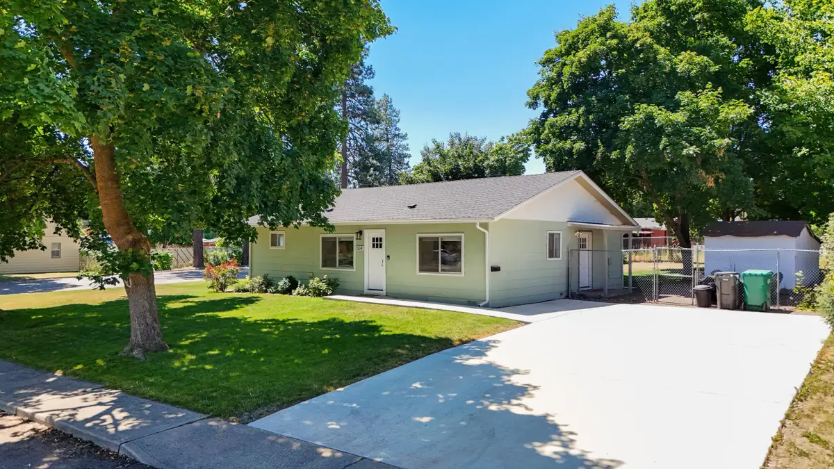 304 N 4th St, Cheney, WA 99004 - #1