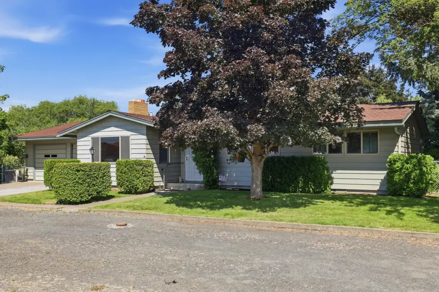 401 N 11th St, Davenport, WA 99122 - #3