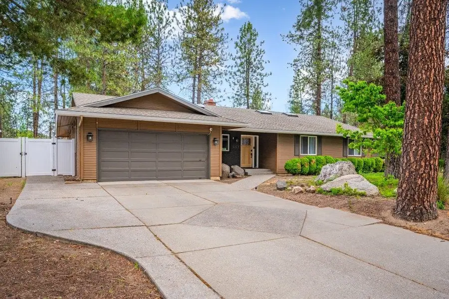924 W Bellwood Dr, Spokane, WA 99218 - #2