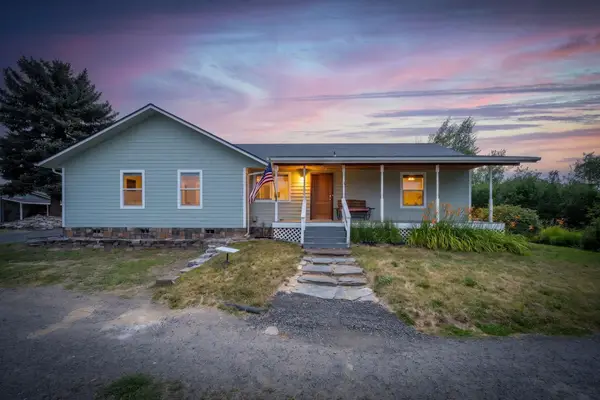 8511 E Hamilton Rd, Chattaroy, WA 99003