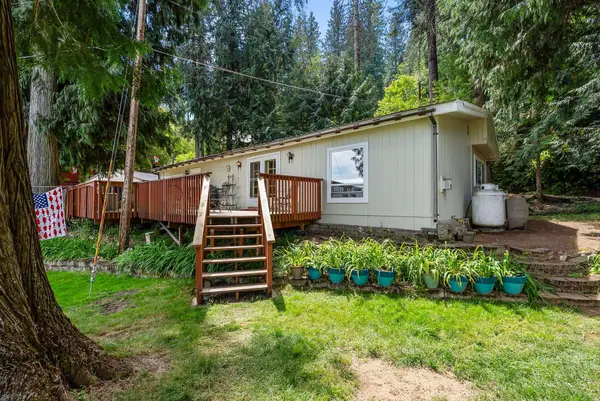 11715 N Honeymoon Bay Rd, Newman Lake, WA 99025