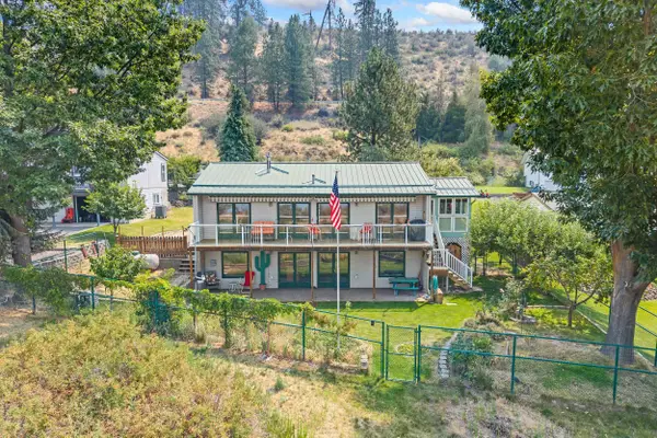 4130 Friday Bay Ln, Seven Bays, WA 99122