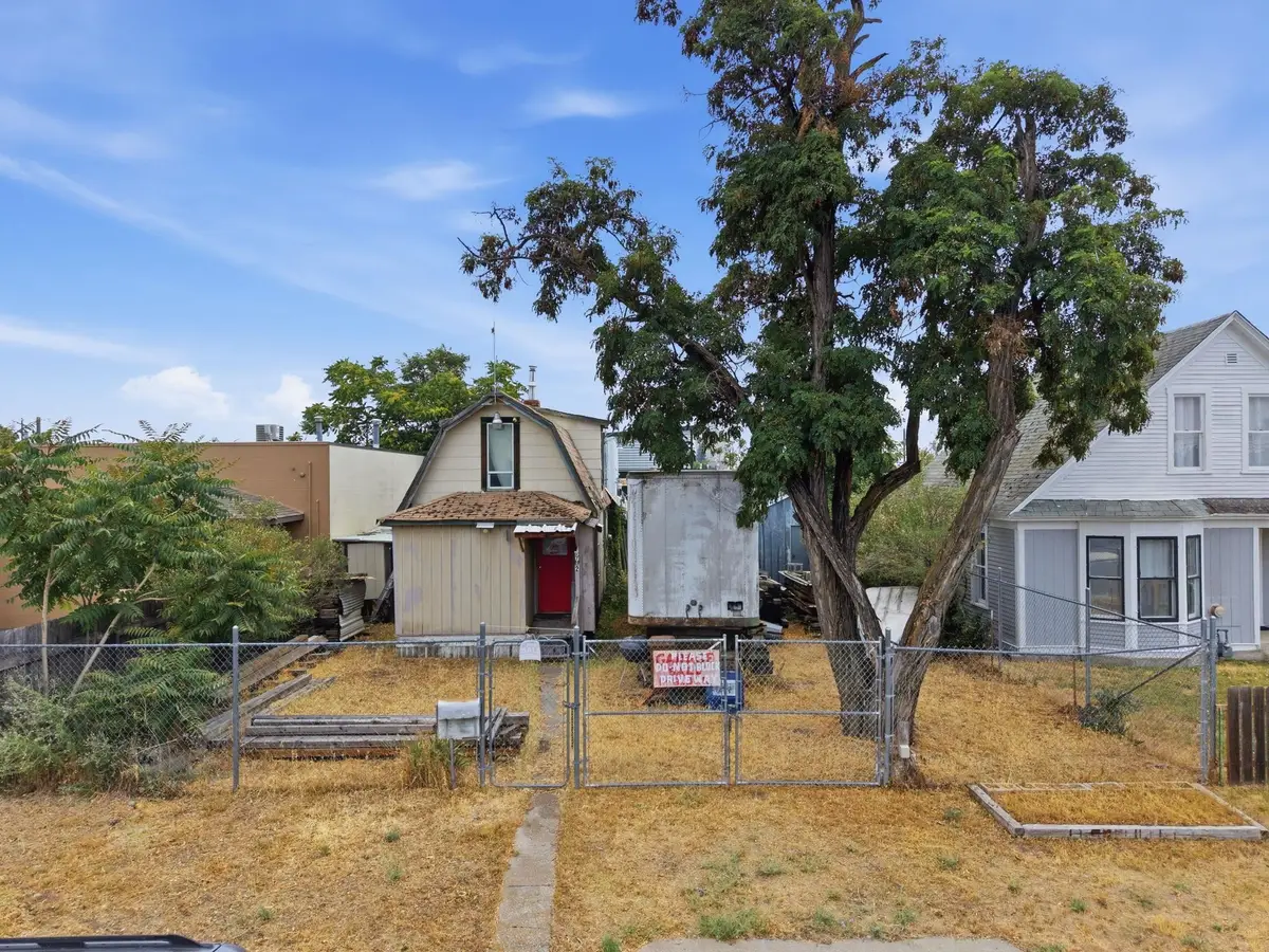 712 N Hogan St, Spokane, WA 99202 - #1
