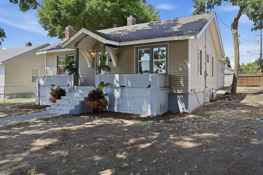 1208 W Gordon Ave, Spokane, WA 99205 - #2