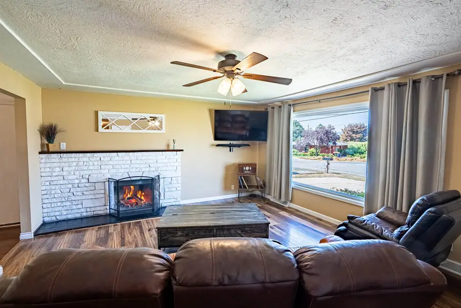 8206 E Boone Ave, Spokane Valley, WA 99212 - #2
