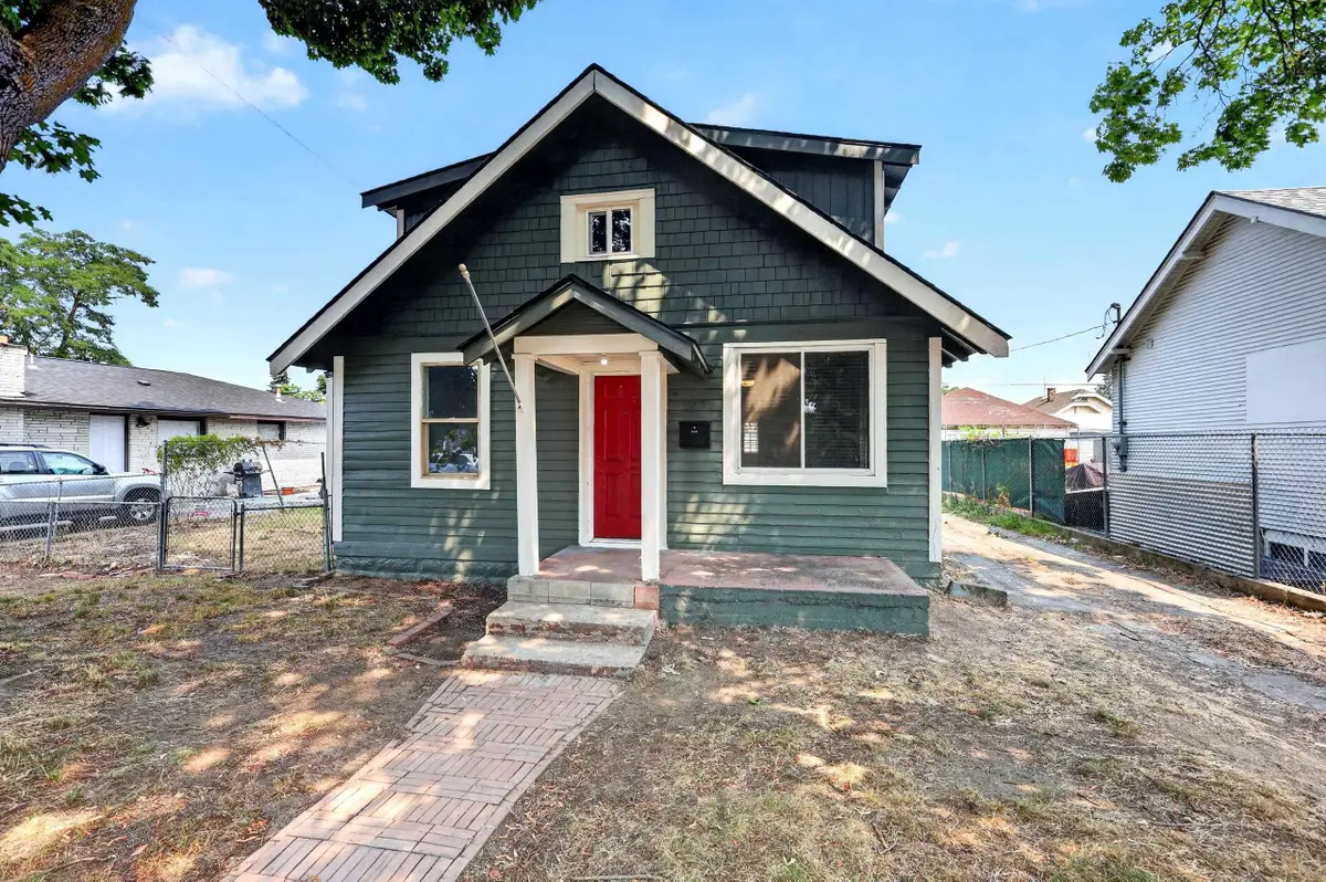 829 Crown Ave, Spokane, WA 99207 - #1
