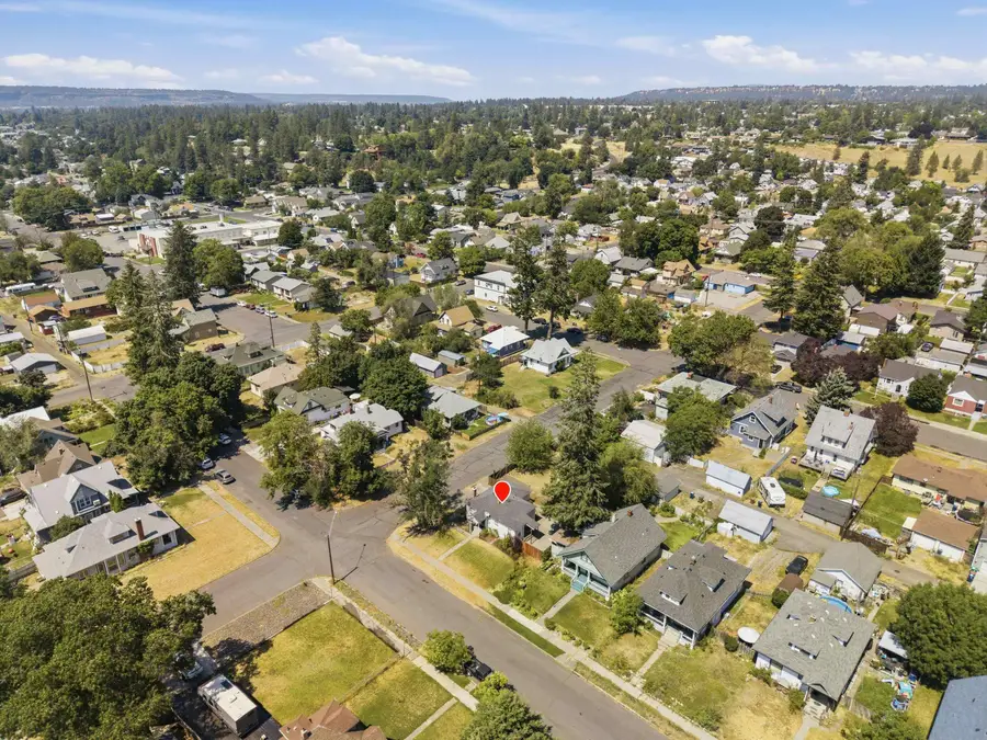 1228 W Grace Ave Ave, Spokane, WA 99205 - #2