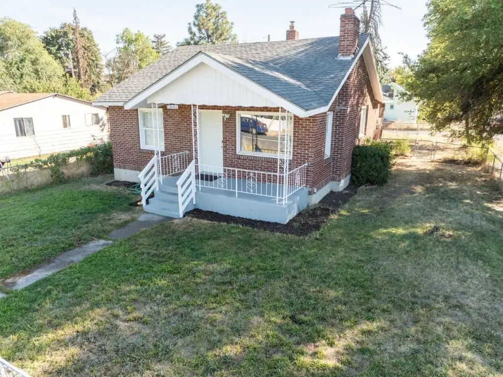 2904 E Columbia Ave, Spokane, WA 99208 - #1