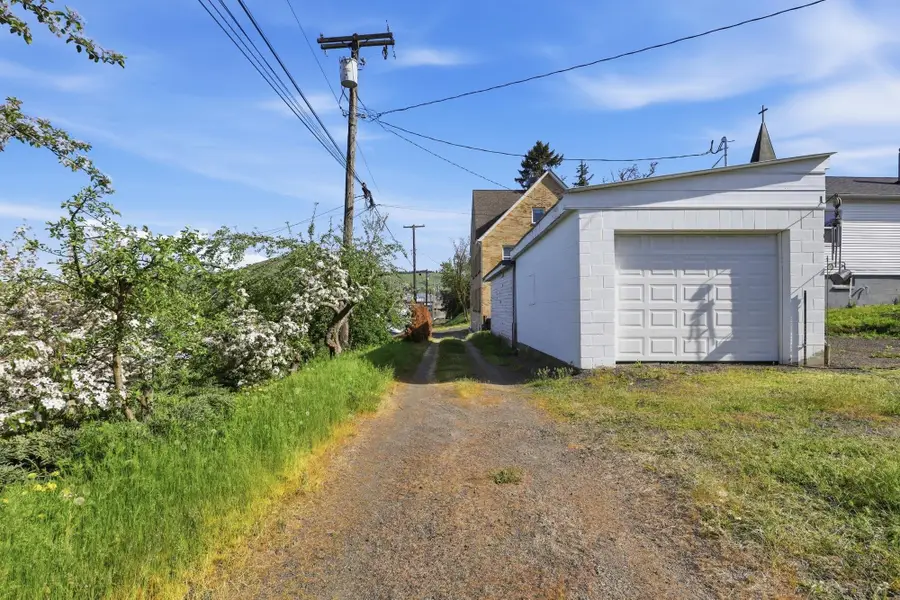 321 S Crosby St, Tekoa, WA 99033 - #3