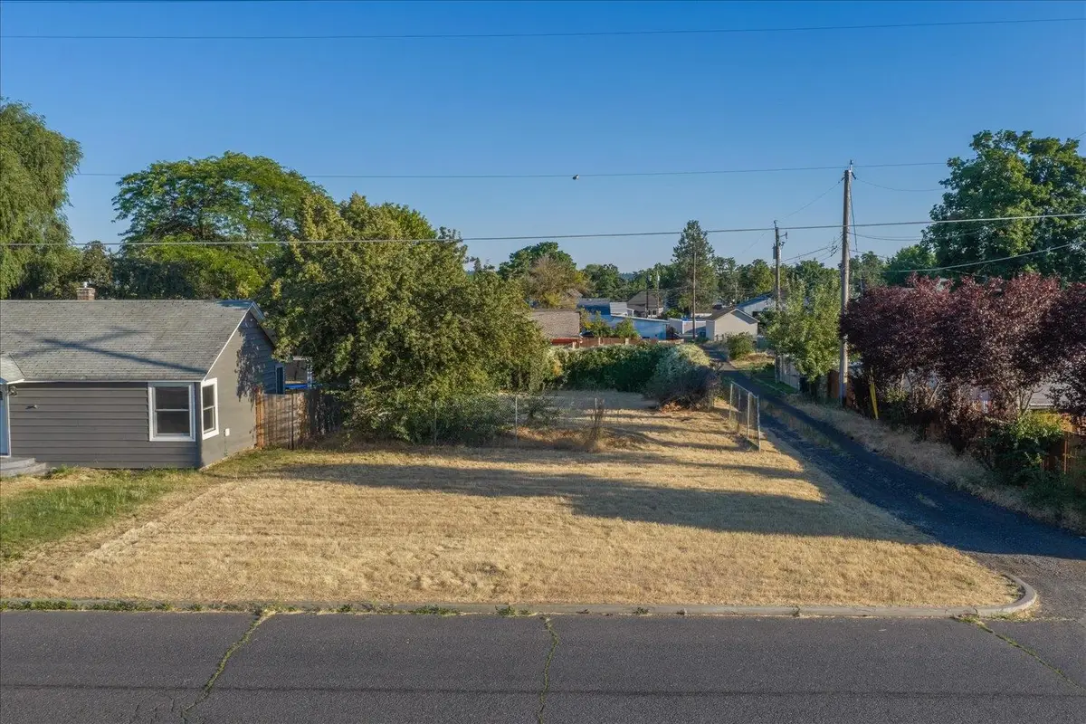 1222 E Marietta Ave, Spokane, WA 99207 - #1