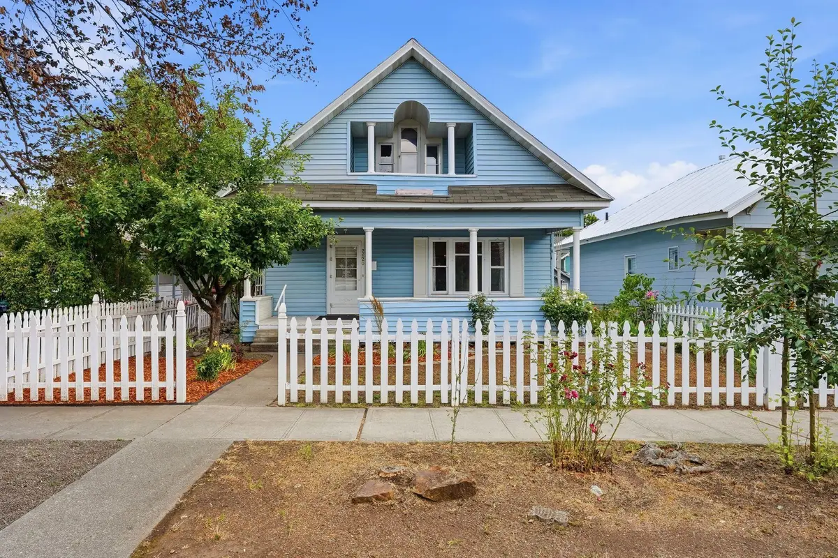 2420 W Maxwell Ave, Spokane, WA 99201 - #1