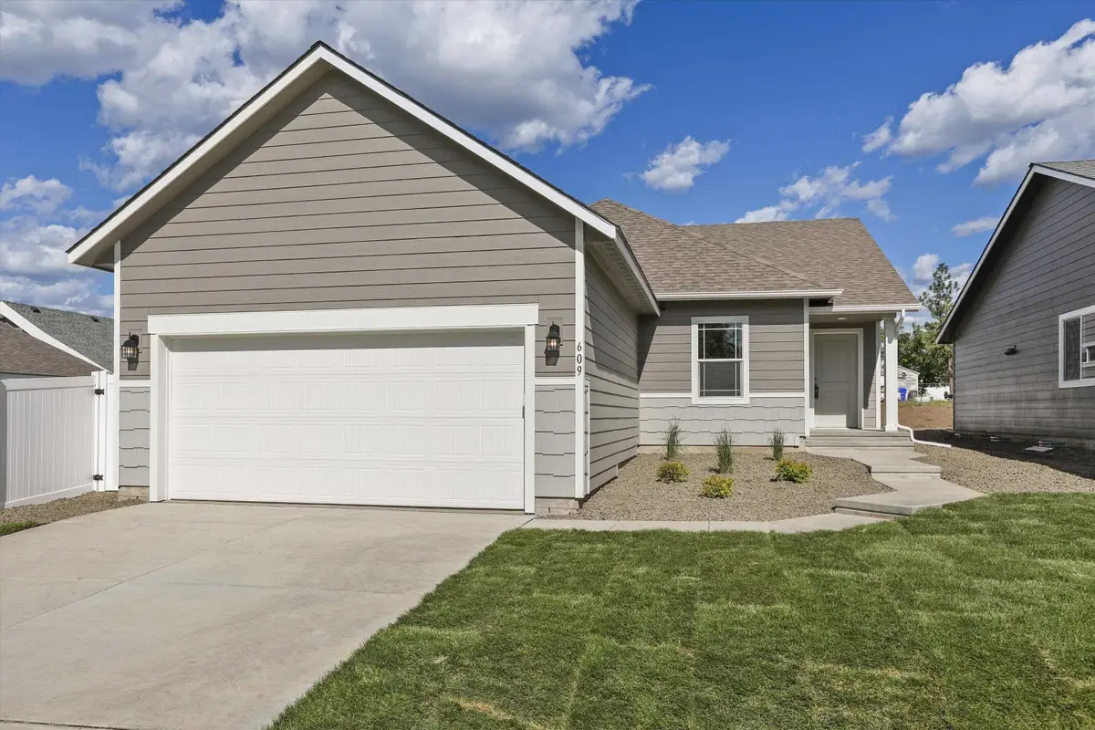 609 S Manifold Ln, Spokane Valley, WA 99016 - #1