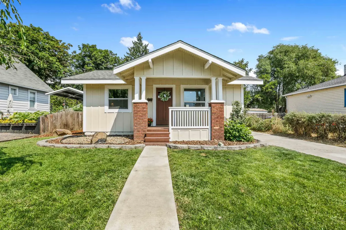 917 E Lacrosse Ave, Spokane, WA 99207 - #1