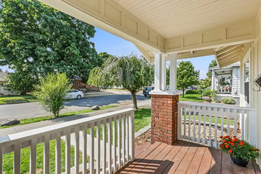 917 E Lacrosse Ave, Spokane, WA 99207 - #3