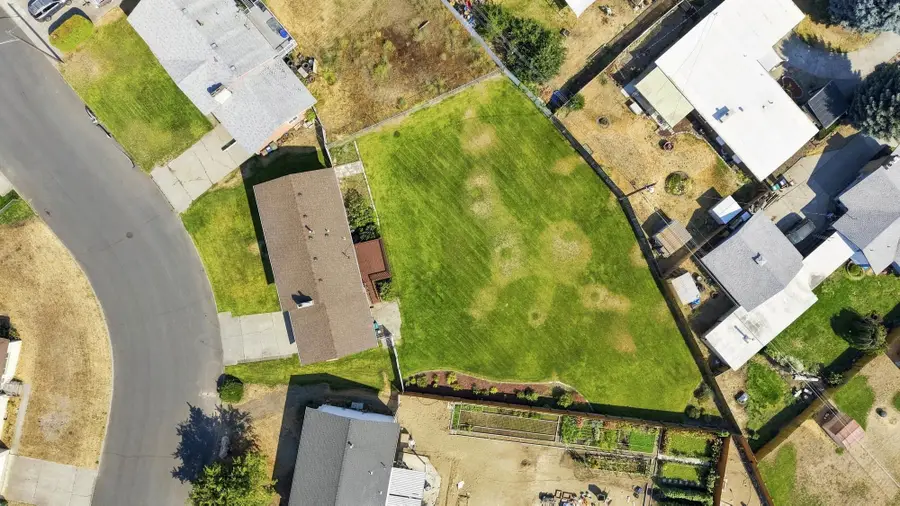 211 E Astor Dr, Spokane, WA 99208 - #2