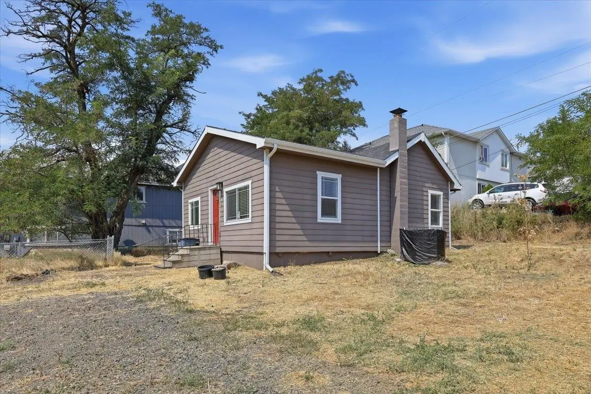 2929 E Jackson Ave, Spokane, WA 99207 - #1