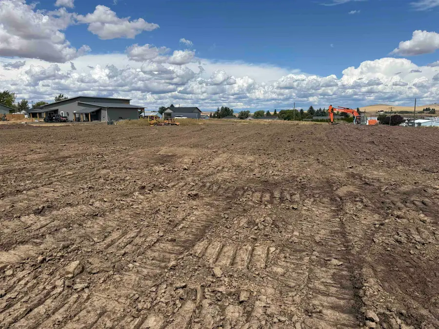 625 E Summit St, Reardan, WA 99029 - #3