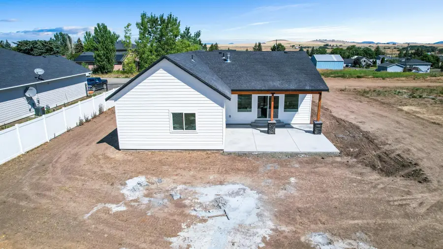 635 E Summit St, Reardan, WA 99029 - #2