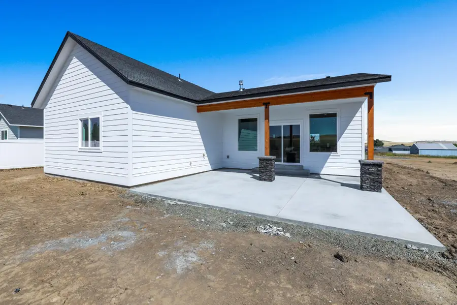 635 E Summit St, Reardan, WA 99029 - #3