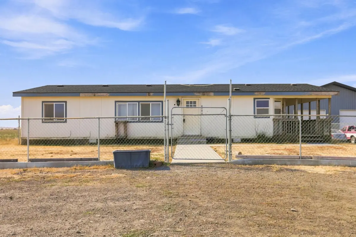 52900 E Bisson Rd, Reardan, WA 99029 - #1