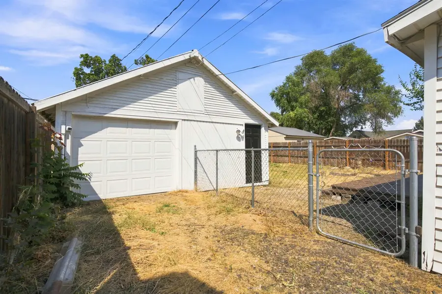 1523 E Nebraska Ave, Spokane, WA 99208 - #3
