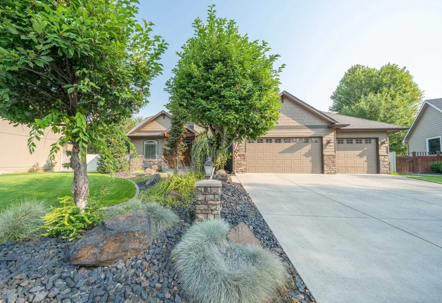 1017 E Golden Ct, Spokane, WA 99208 - #2