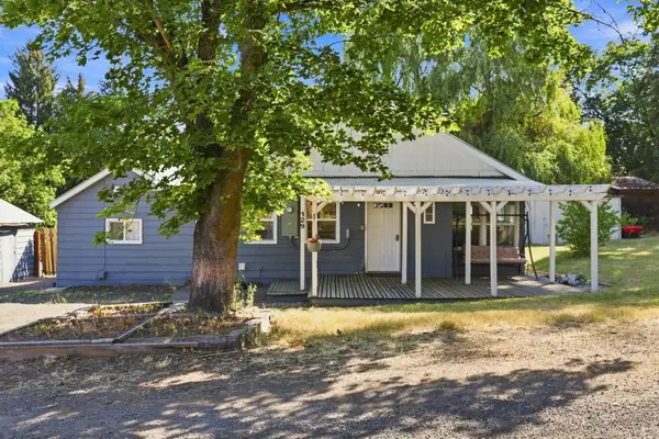 129 S Pine St, Rockford, WA 99030