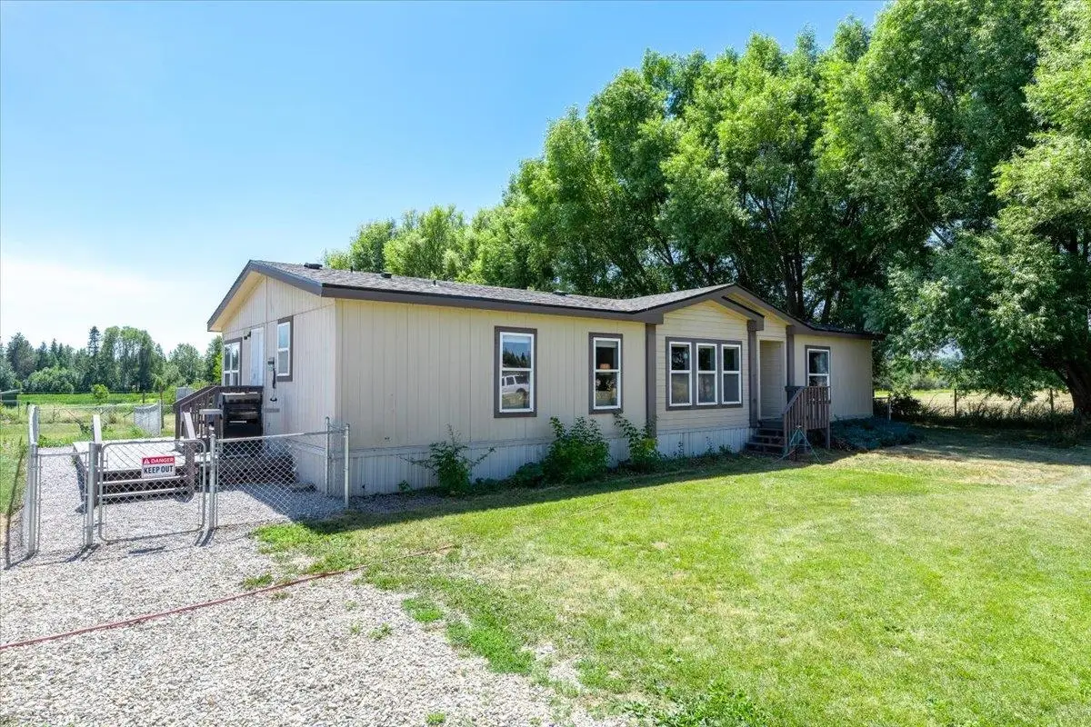 4489 Swenson Rd, Clayton, WA 99110 - #1
