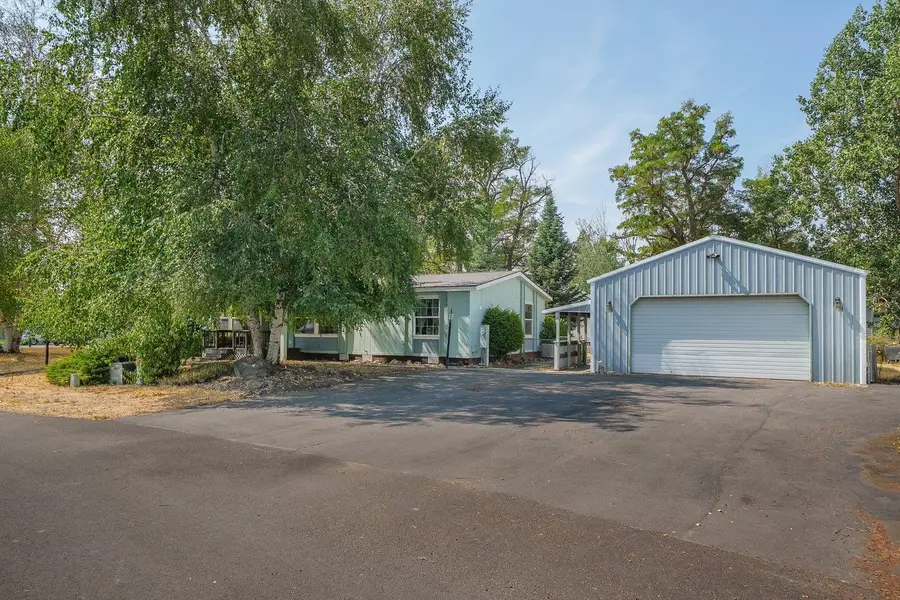 1305 E Evergreen St, Deer Park, WA 99006 - #2