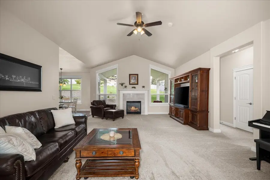 9302 W Floyd Dr, Cheney, WA 99004 - #3