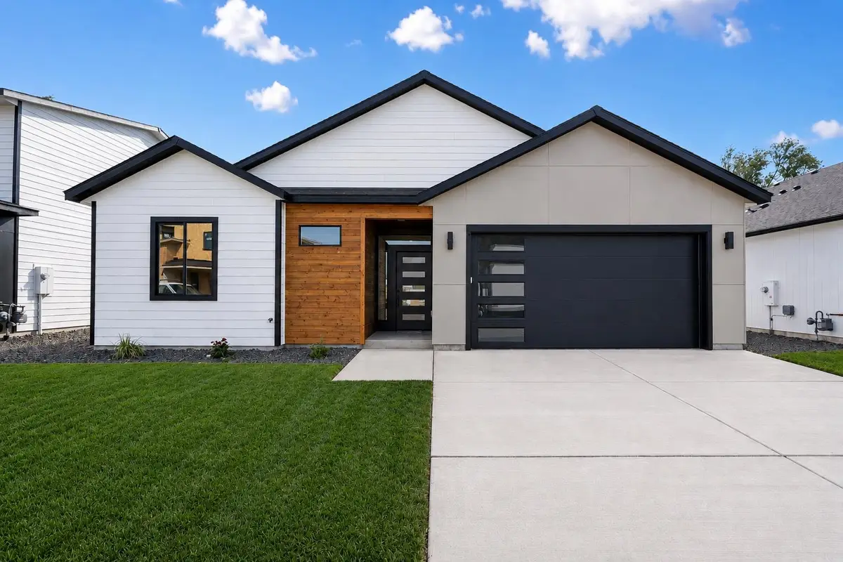 416 N Moen Ln, Greenacres, WA 99016 - #1