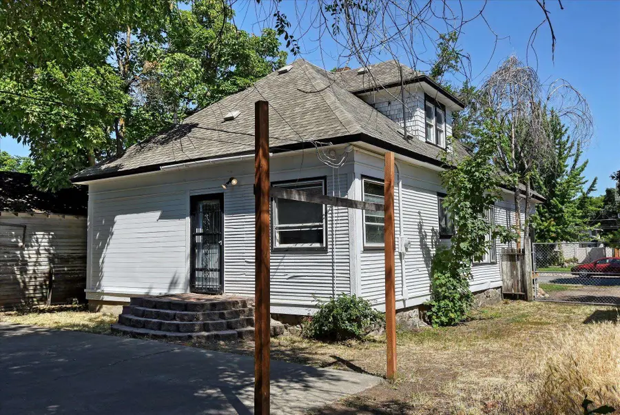 1121 W Knox Ave, Spokane, WA 99205 - #3