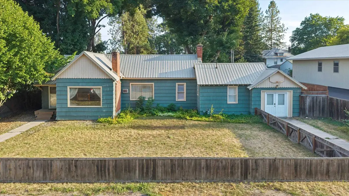 303 W Colville Ave, Chewelah, WA 99109 - #1