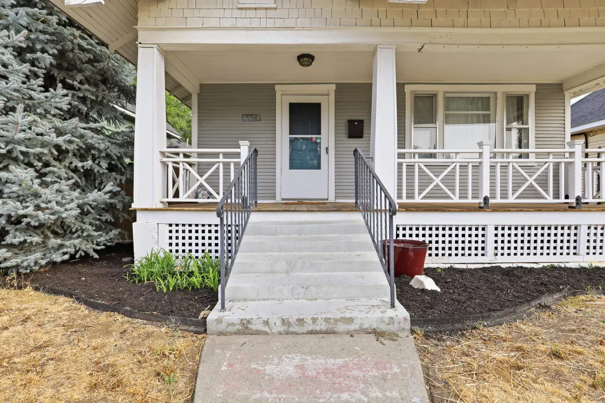 524 W Mansfield Ave, Spokane, WA 99205 - #1
