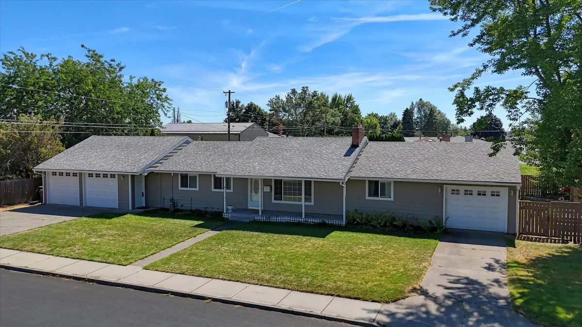 534 E Cozza Dr, Spokane, WA 99208 - #1