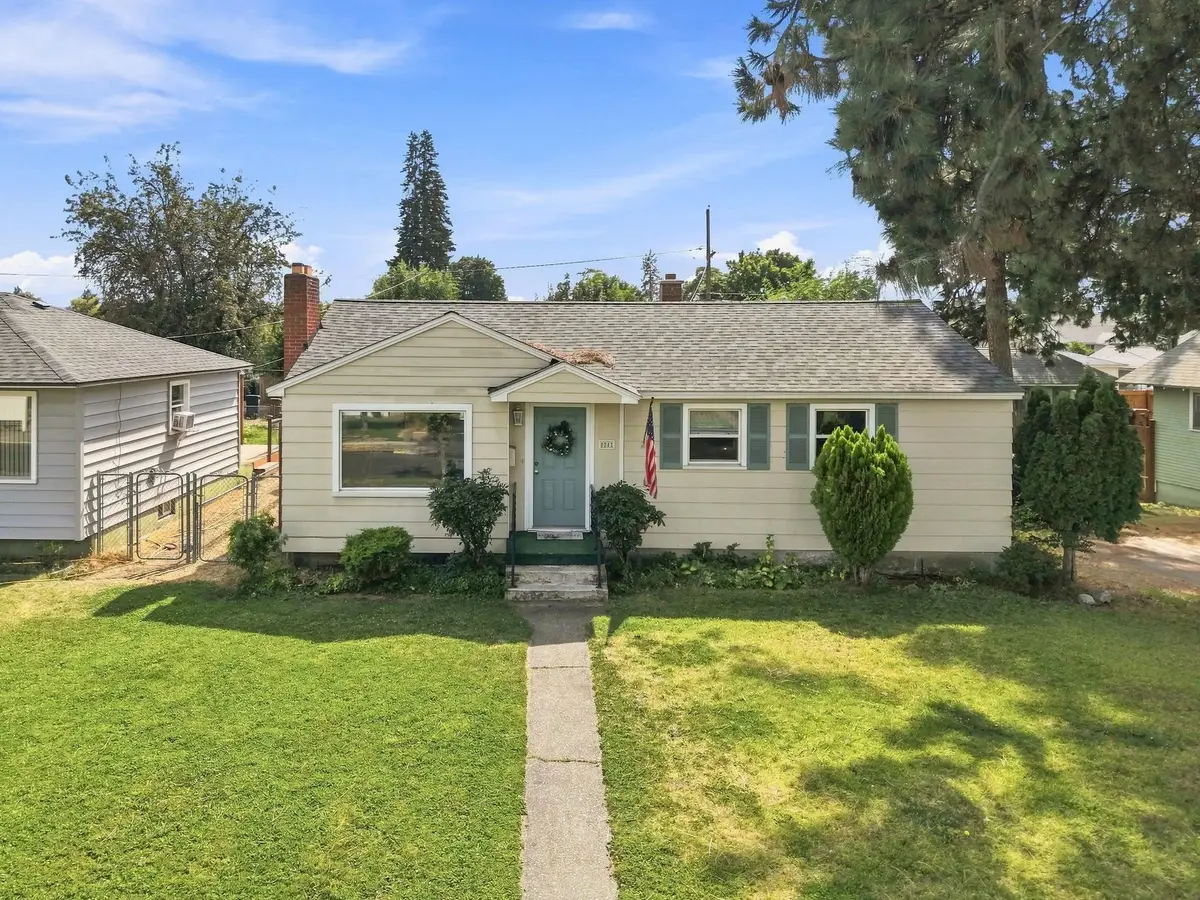 824 E Sanson Ave, Spokane, WA 99207 - #1